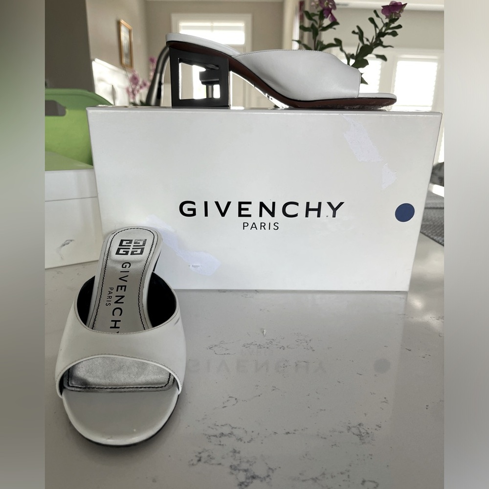 Givenchy white leather sandal with G heel size 36.5